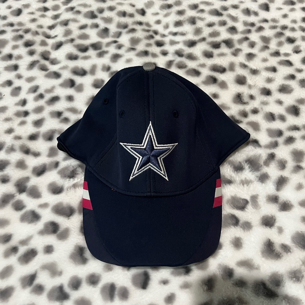 Dallas Cowboys Reebok NFL On Field Flex Fit Hat Navy Blue Breast‎ Cancer Ribbon